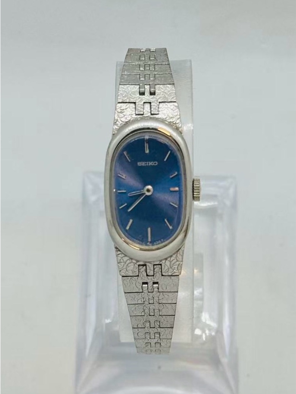 Vintage Seiko Women’s Mechanical Hand Wind Silver Tone Watch 16mm Blue Dial Runs